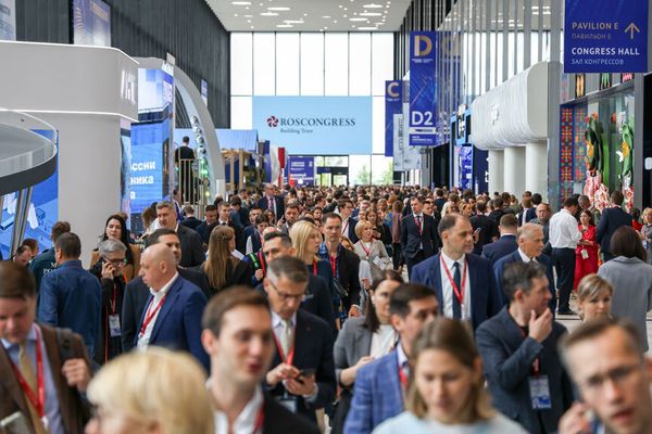 Taliban Urges Major Russian Companies To Invest In Afghanistan