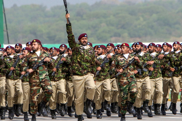 د یمن د جګړې د پراخېدو په درشل کې سعودي عربستان ته د پاکستان سرتېري استول شوي