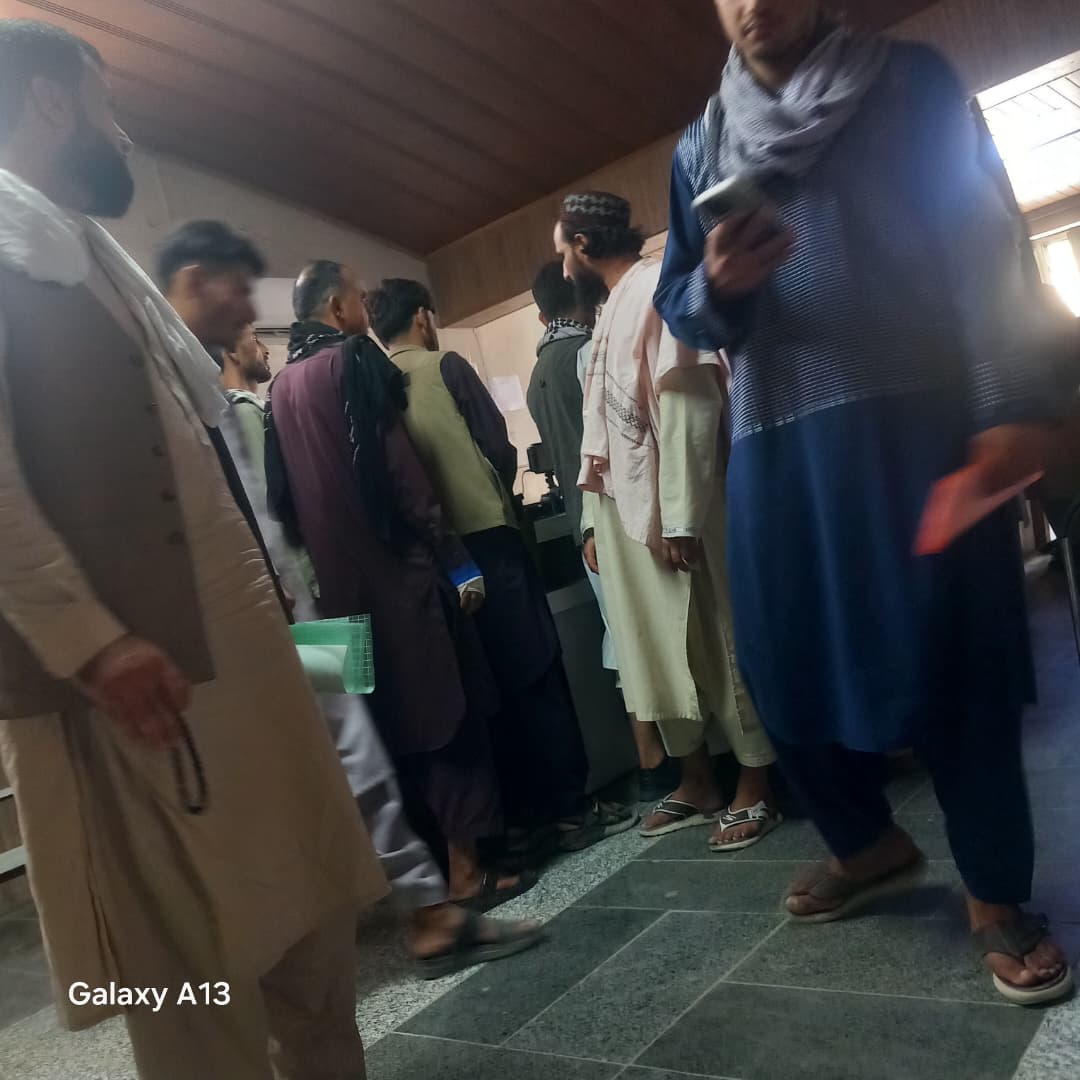  «چند روز برای گرفتن تذکره مثنی سرگردان می‌شویم»