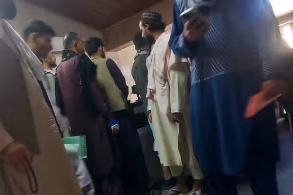 «چند روز برای گرفتن تذکره مثنی سرگردان میشویم»