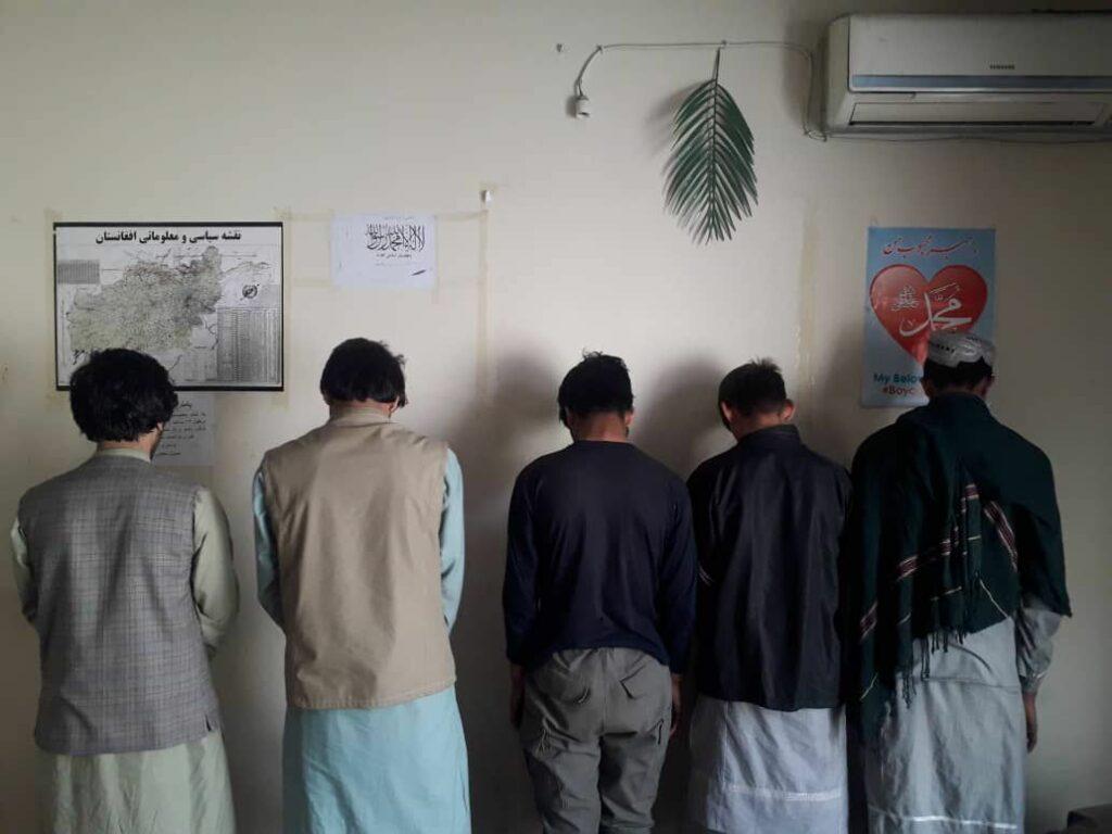 طالبان وایي کابل کې یې د مبایلونو د غلا په تړاو یوه ۶ کسیزه ډله نیولې