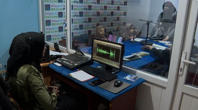 پر افغانستان د طالبانو له واکمنۍ وروسته افغانې ښځینه خبریالانې په اروايي ستونزو اخته شوې