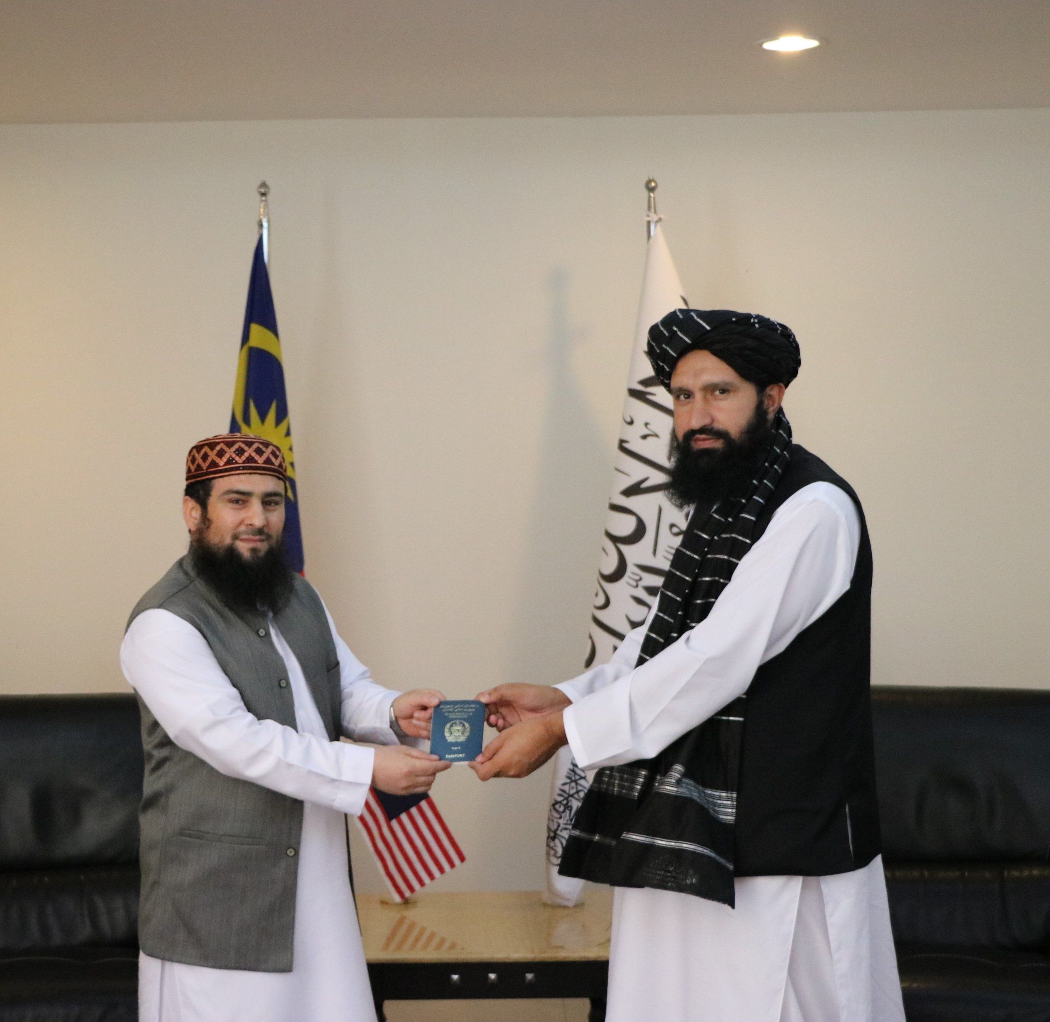 طالبان از توزیع پاسپورت در سفارت افغانستان در مالزیا خبر داد