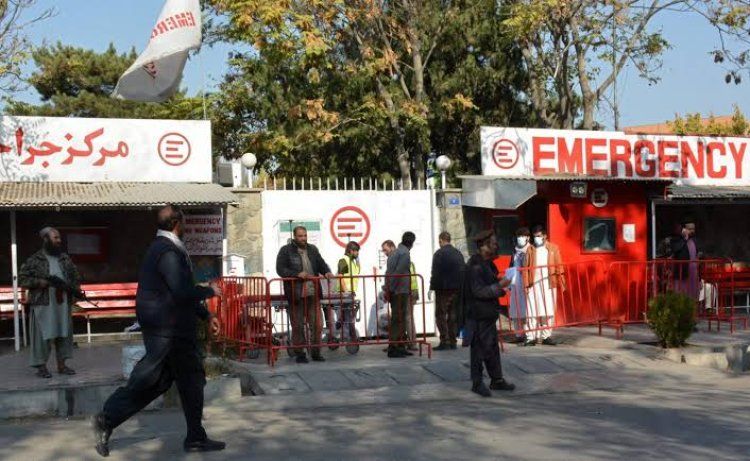 ایمرجنسي: له اویا سلنه ډیر افغانان وړیا یا ارزانه روغتیایي خدمتونو ته لاسرسی نه لري