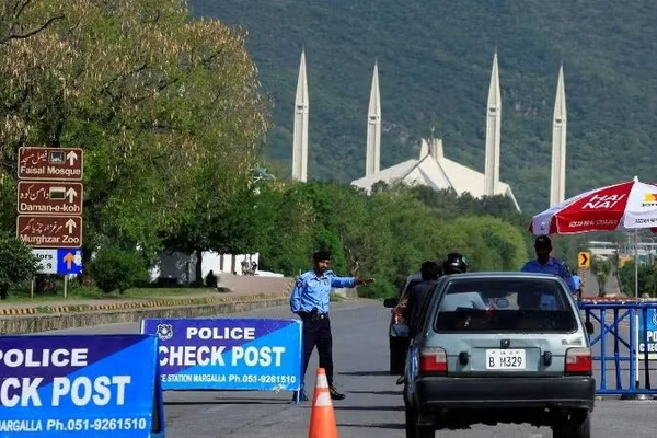الإجراءات الأمنية في إسلام آباد بالتزامن مع احتمال استئناف المفاوضات بين واشنطن وطهران