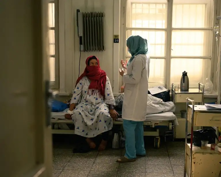 غياب ونقص للطبيبات المتخصصات في نورستان وننغرهار