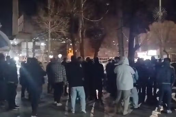سان مجله:د لاریونونو تر ځپلو وروسته امریکا پر ایران د برید لپاره اروپا ته جنګي الوتکې لېږي