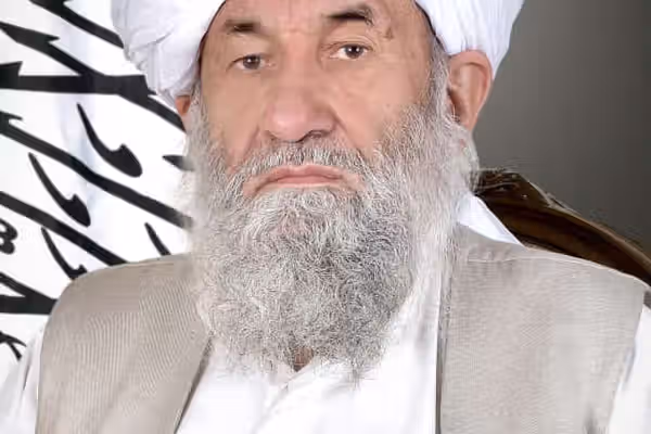 حسن آخند؛ ملایی که زندگی روستایی خود را به ارگ کابل آورده است