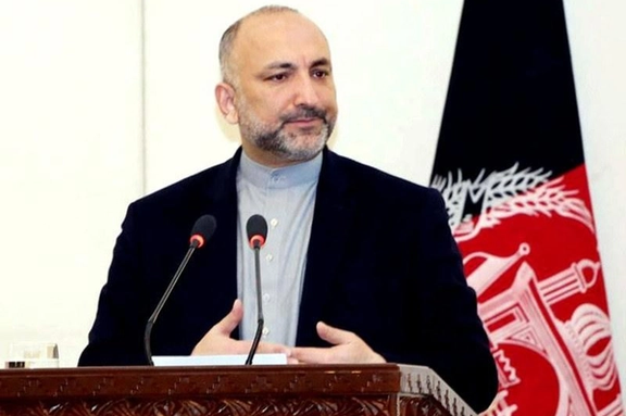 حنیف اتمر: طالبان دې د بېنېټ پر سفر بندیز لرې کړې، دا یوه ډېره ناسمه پرېکړه ده