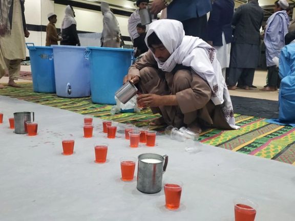 د کندهار د عينو مېنې په يوه جامع کې د روژه ماتې دسترخوان