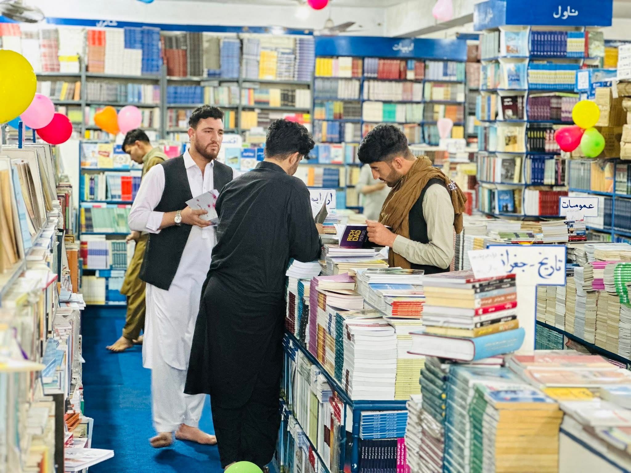 پر یو شمېر کتابونو د طالبانو بندیزونو او بېوزلۍ د کتاب لوستلو فرهنګ له زوال سره مخ کړی