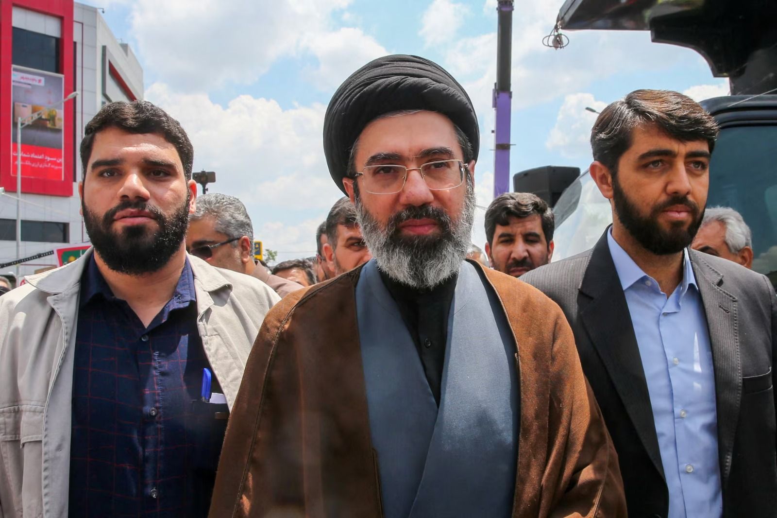 رهبر‌‌ جمهوری اسلامی می‌گوید با تفاهم‌نامه موافق نبوده اما پذیرفته است
