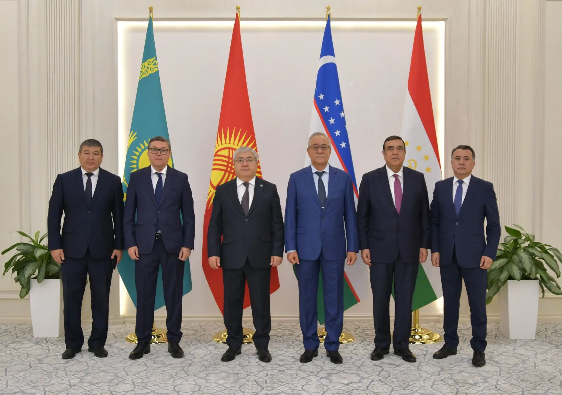 په تاشکند کې د منځنۍ اسیا هېوادونو ځانګړو استازو د افغانستان په تړاو ناسته کړې ده  