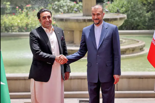 Pakistan Foreign Minister Talks of Common Stance on Afghanistan with Iran