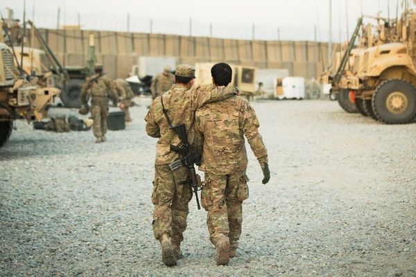 نیویارک ټایمز: لس زره افغان کومانډویان په امریکا کې بې برخلیکه پراته دي