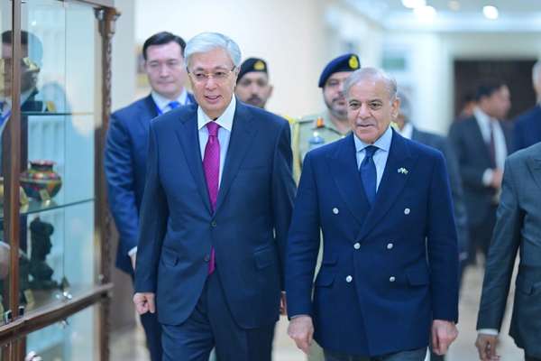 پاکستان او قزاقستان د همکارۍ نږدې ۴۰ تړونونه لاسلیک کړل