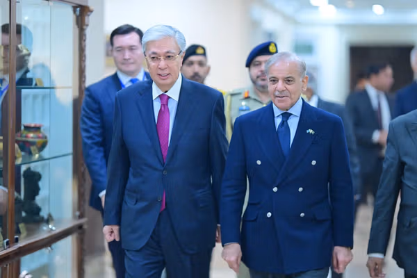 پاکستان او قزاقستان د همکارۍ نږدې ۴۰ تړونونه لاسلیک کړل