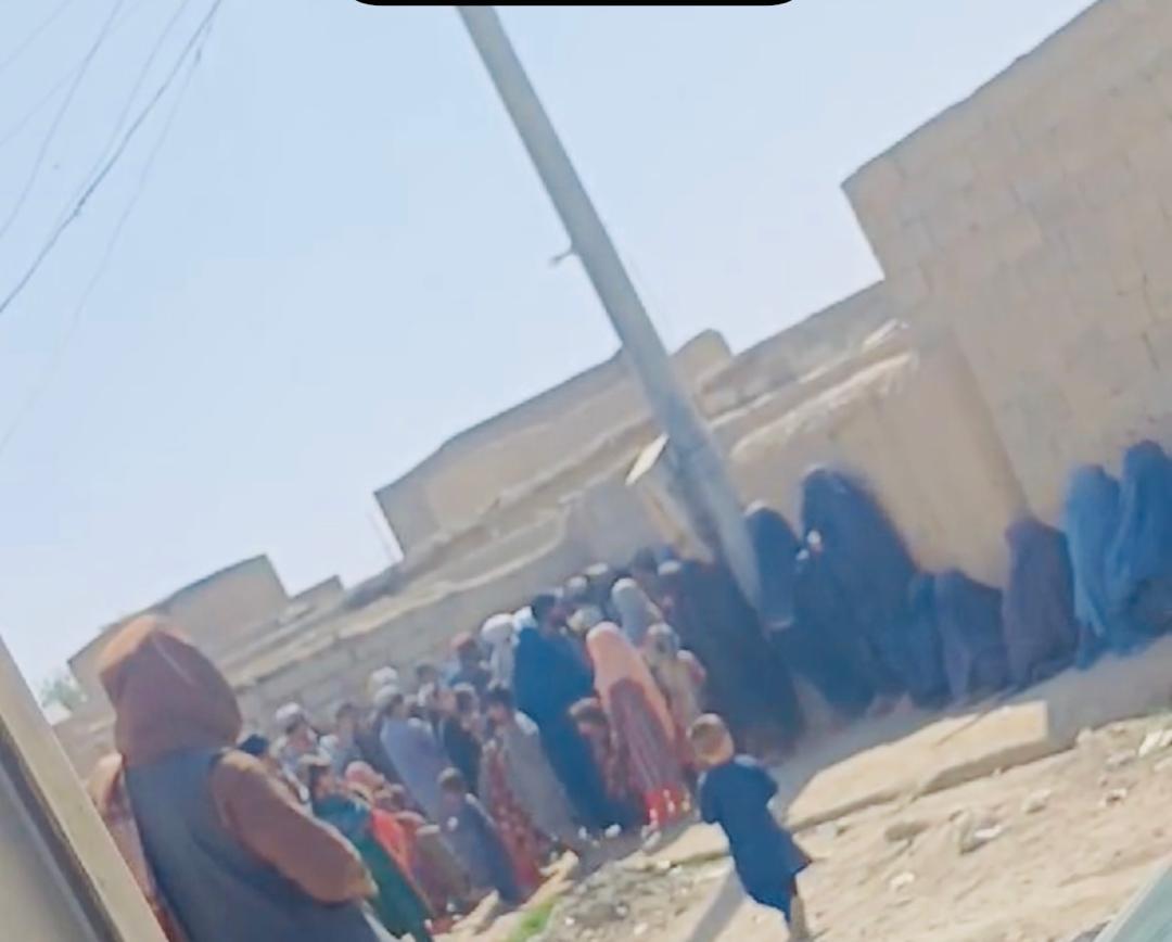 ځايي خلک: هلمند کې ځايي قومندانانو د مرستو وېش پر مهال د بېوزلو پر ځای خپل خلک ثبت کړي دي