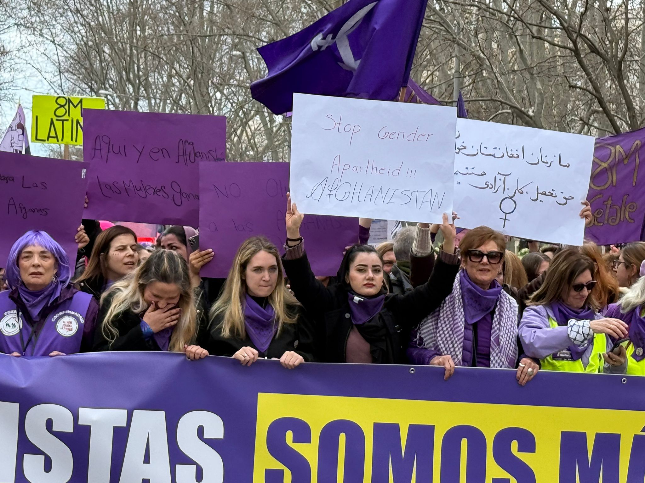په اسپانیا کې لاریونوالې:د مارچ ۸مه په داسې حال کې نمانځو چې افغان ښځې په اسارت کې دي