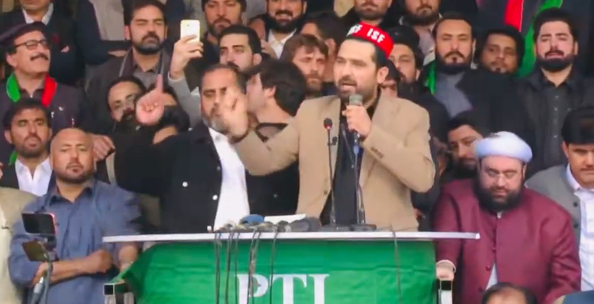 د خیبر پښتونخوا اعلی وزیر وايي چې پوځ باید خپلې پالیسۍ بدلې کړي