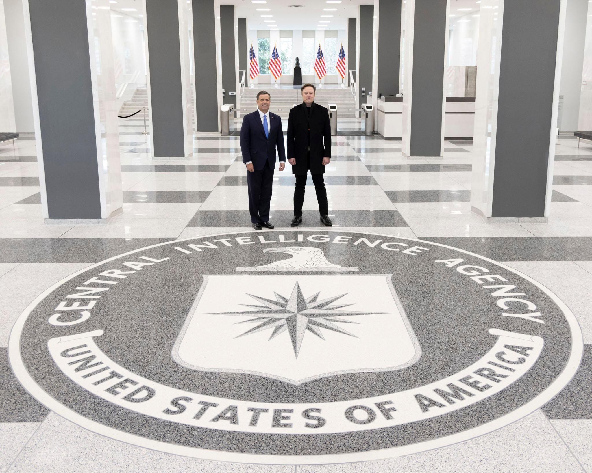 رئیس سیا: منتظر همکاری ماسک هستیم تا سیا بهترین سازمان استخباراتی جهان باقی بماند