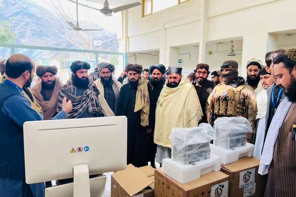 طالبان وايي د روغتیا نړۍوال سازمان د تورخم شل بستریز روغتون سره د طبي وسایلو مرسته وکړه