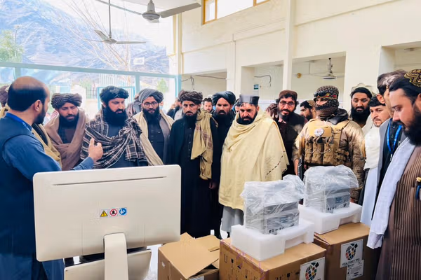 طالبان وايي د روغتیا نړۍوال سازمان د تورخم شل بستریز روغتون سره د طبي وسایلو مرسته وکړه