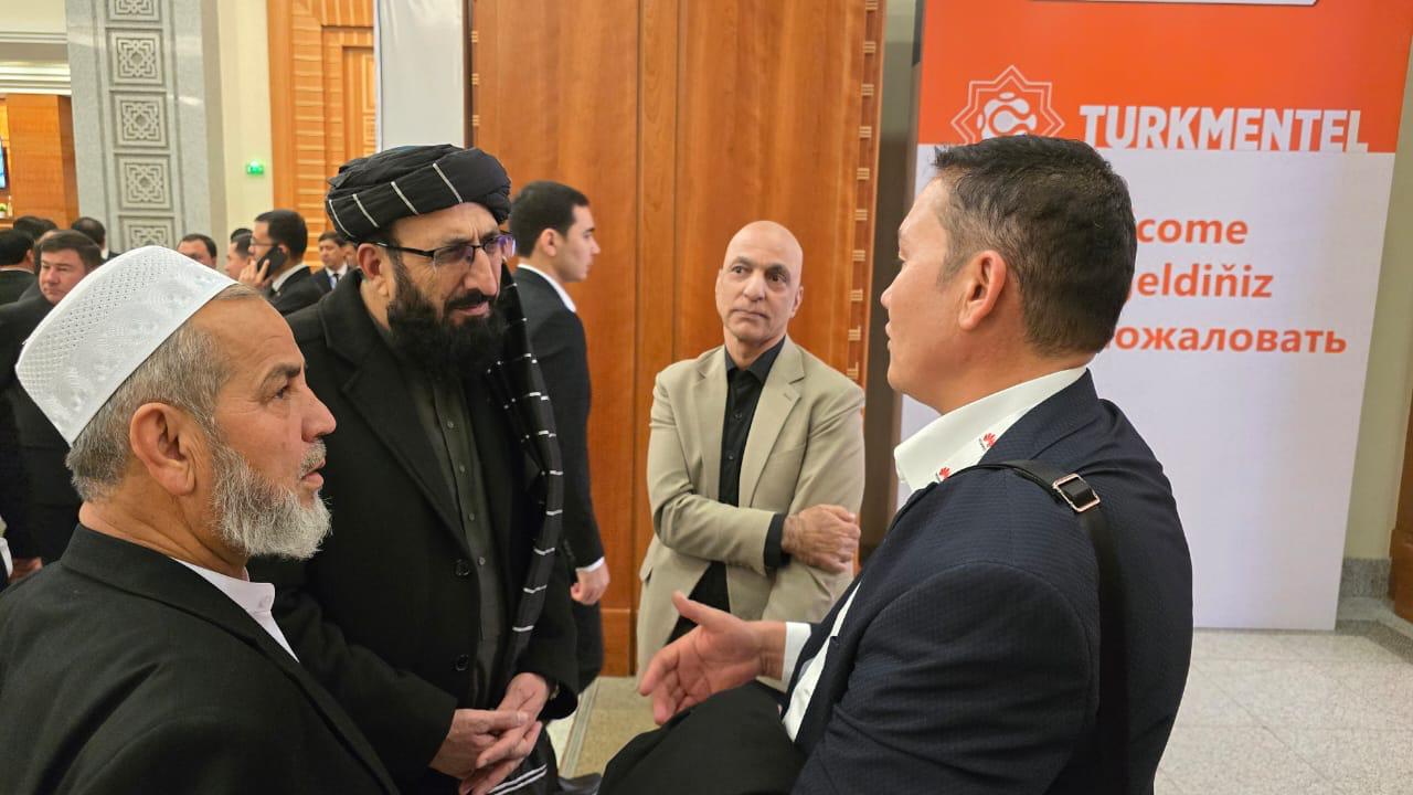 ترکمنستان کې د طالبانو سفير په یوه نندارتون کې پر نوري فایبر  پروژې خبرې کړې دي