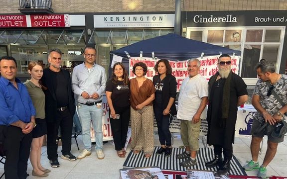 نماینده وزارت خارجه و معاون پارلمان ایالتی آلمان از محل تحصن تمنا پریانی بازدید کردند