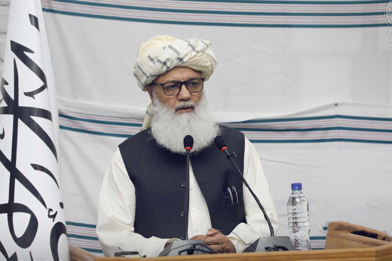 د نورالحق انور ادعا؛ د تېر حکومت په ملي اردو کې بې‌علمه او بې‌احساسه کسان ګومارل کېدل