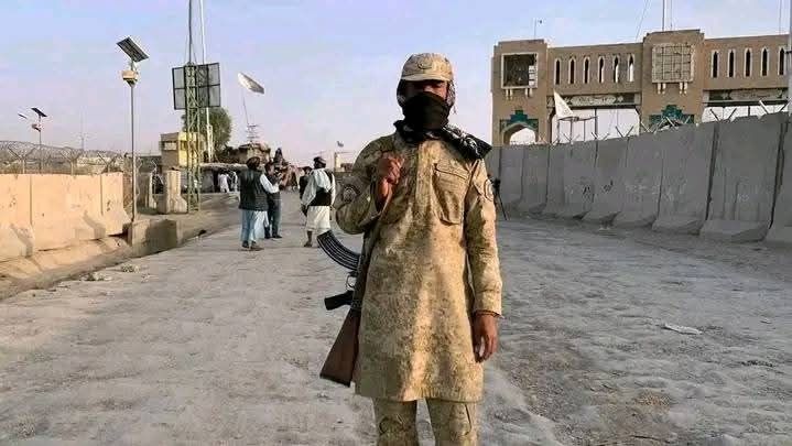 پاکستان پس از توقف ۱۰ روزه ترانزیت کالا با افغانستان را به صورت محدود از سر گرفت