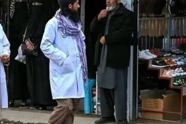 وزارة الأمر بالمعروف التابعة لطالبان تغلق عدة محلات وأسواق تجارية