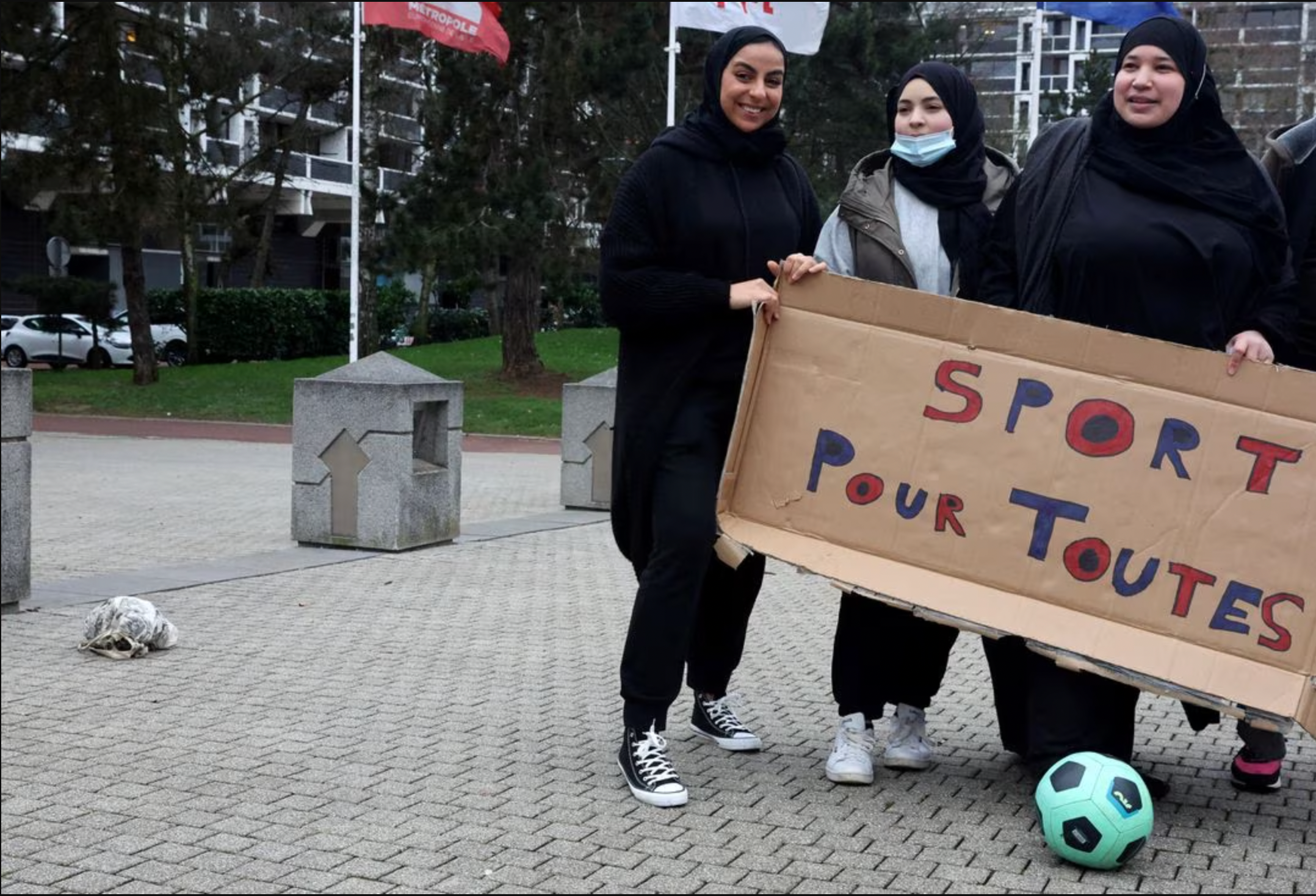 شورای دولت در فرانسه درباره ممنوعیت حجاب در مسابقات فوتبال زنان تصمیم می‌گیرد