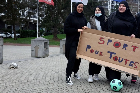 شورای دولت در فرانسه درباره ممنوعیت حجاب در مسابقات فوتبال زنان تصمیم میگیرد