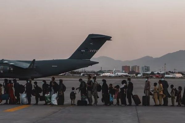 نشریه امریکایی: در جریان خروج از افغانستان «قاچاق و آزار جنسی» کودکان رخ داده است