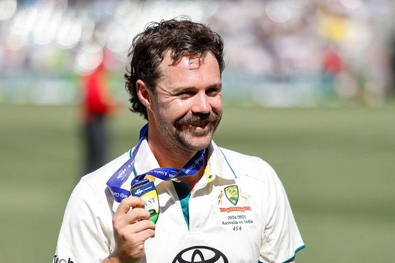 د اسټرالیا کرېکټ لوبډلې د منځنۍ لیکې توپ وهونکی ټریویس هیډ