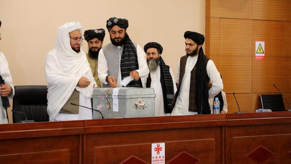 طالبان د «شفاف کانکور» ادعا کوي خو نجونې لا هم له ازموینې محرومې دي