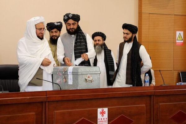 طالبان د «شفاف کانکور» ادعا کوي خو نجونې لا هم له ازموینې محرومې دي