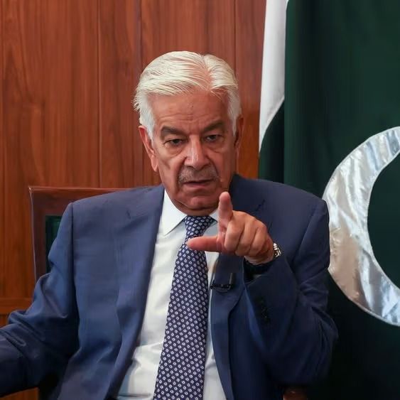 خواجه آصف میگوید افغانهای دارای تابعیت پاکستان در سمتهای ارشد دولت این کشور کار میکنند