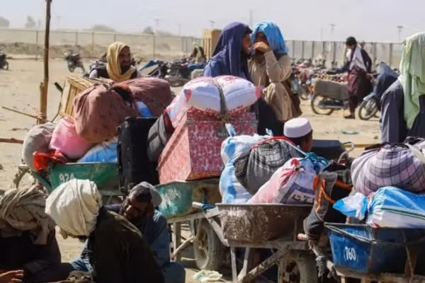 طالبان: په تېره یوه ورځ کې ۸۶۸ کډوالې کورنۍ افغانستان ته راستنې شوي
