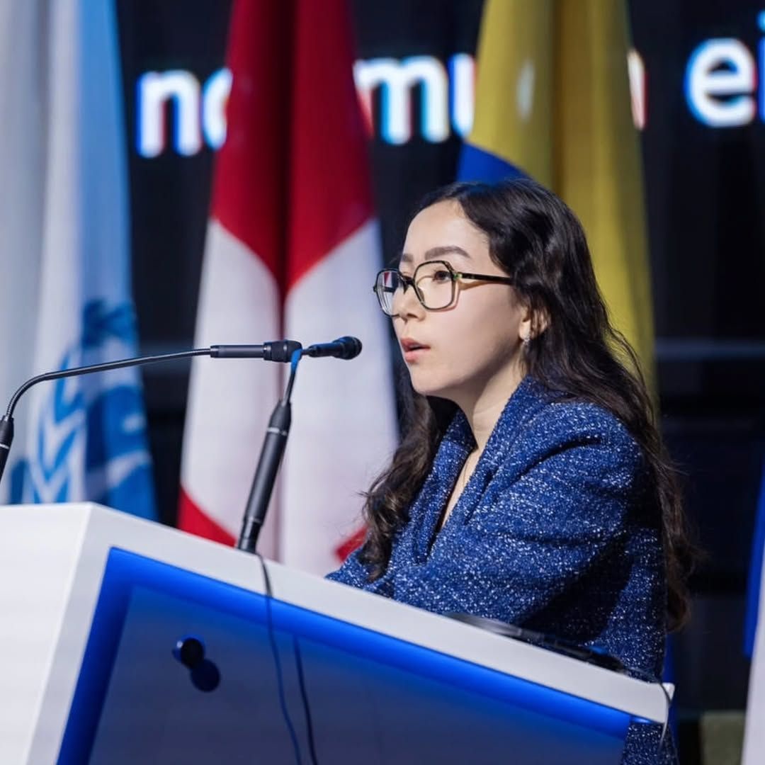 حضور ذکیه خدادادی ورزشکار پاراتکواندو افغانستان در افتتاحیه مجمع جهانی پناهندگان