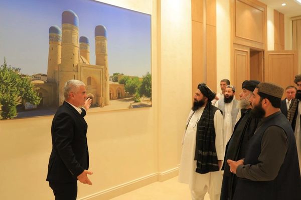 طالبانو او ازبک چارواکو د دواړو هېوادونو ترمنځ د ګرځندوی او سیاحتي سفرونو په اړه خبرې کړې