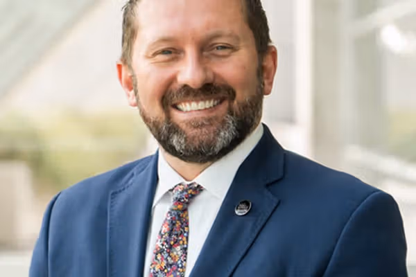 د افغان اېواک مشر: د «دوامداره هرکلي قانون» حذفولو پرېکړې افغانان له ګڼو ستونزو سره مخ کړي