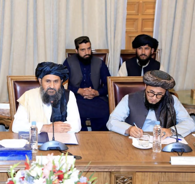زعيم طالبان يصادق على قانون يمنع إبرام العقود مع شركات يمتلكها مسؤولون في الحركة