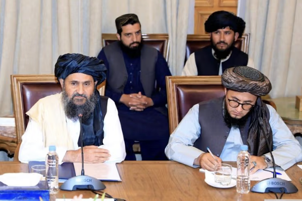 زعيم طالبان يصادق على قانون يمنع إبرام العقود مع شركات يمتلكها مسؤولون في الحركة