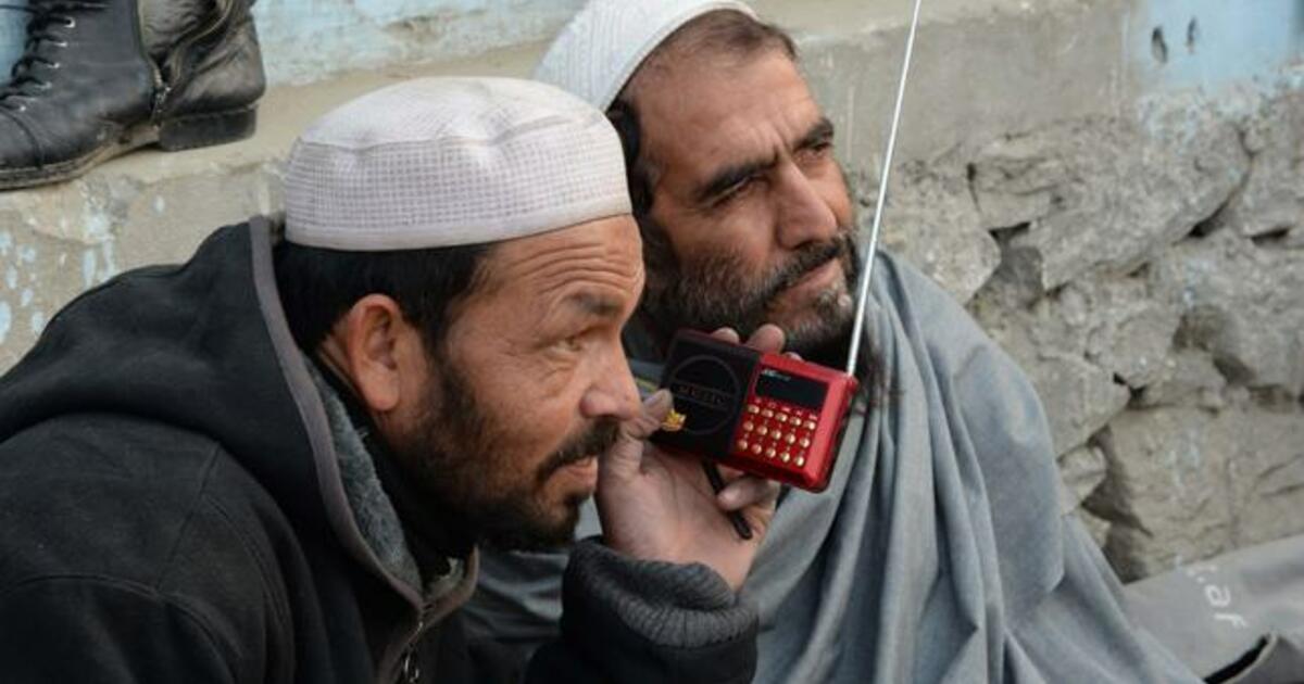 د راډیو نړۍواله ورځ؛ په افغانستان کې ګڼ شمېر راډیوګانې د تړلو له ګواښ سره مخ دي