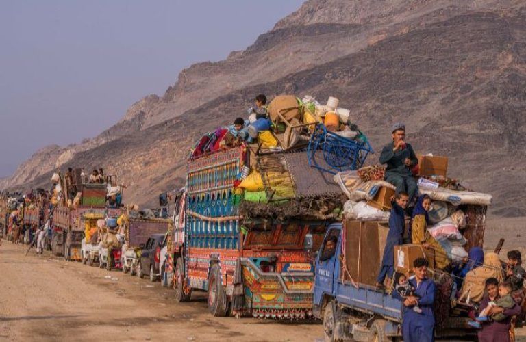 پرون له ایران او پاکستان نه نږدې ۶زره کډوال افغانستان ته جبري ستانه شوي دي