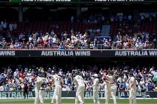 انګلستان د کرېکټ لوبغاړو د الکولو د زیات مصرف په تړاو راپورونه څېړي