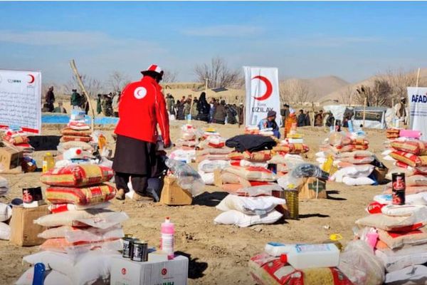 طالبانو په پنځو ولایتونو کې پر څه باندې درې زره کورنیو مرستې وېشلې دي