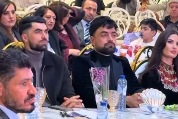 راشد خان تایید کړه، چې د خیریه بنسټ په غونډه کې ورسره ناسته مېرمن یې د ژوند ملګرې ده